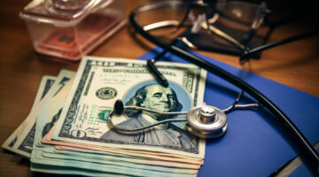 Informe anual 2024: Fondo fiduciario hospitalario de Medicare evidencia mejoras financieras y extiende viabilidad por cinco años hasta 2036