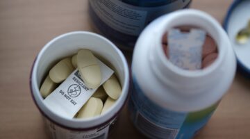 Desiccant,Is,A,Small,Package,In,A,Medicine,Bottle,For