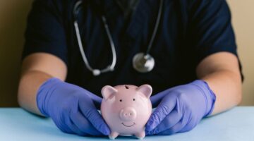 Ahorros para el sistema de salud colombiano gracias a los estudios clínicos oncológicos financiados externamente