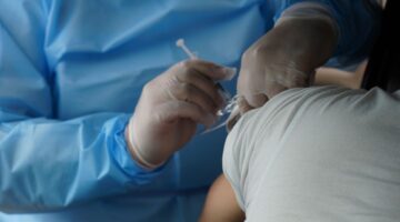 Alerta por fiebre amarilla en Bogotá: Secretaría distrital de salud intensifica vigilancia y vacunación para prevenir brote