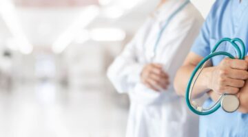 Alerta sobre la convalidación de títulos de médicos venezolanos en el país