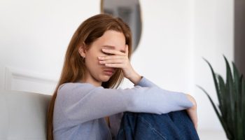 OMS alerta: más de mil millones de personas viven con trastornos de salud mental en el mundo