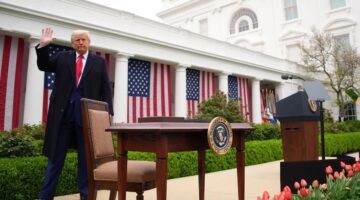 Aranceles globales de Trump sacuden el comercio internacional, pero la industria farmacéutica evita el impacto inmediato