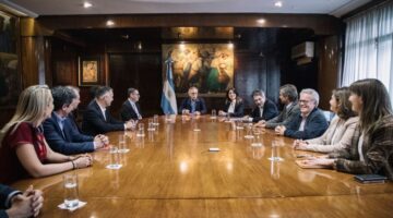 Argentina firma acuerdo con Bayer y Takeda que reduce en 90% el costo del Factor VIII para hemofilia