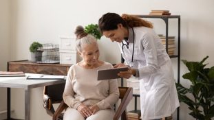 Asocian nuevos indicadores con deterioro en salud de mujeres desde los 65 años