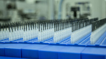 AstraZeneca probará su vacuna en combinación con Sputnik V