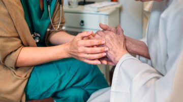 Así será la atención ambulatoria para mayores de 70 en aislamiento