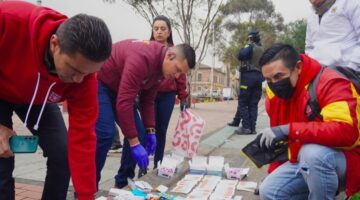 Autoridades decomisan medicamentos y jeringas de insulina y armas cortopunzantes en Bogotá