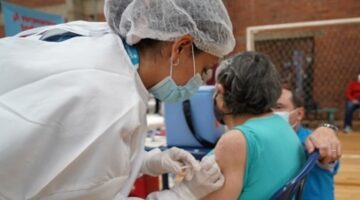 Bogotá con miras a la inmunización de las personas de entre 60 y 79 años
