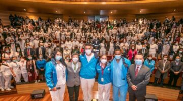 Bogotá vincula a 3.099 profesionales a su red de servicios