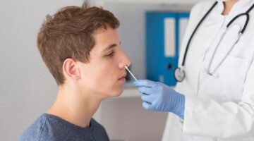 COVID-19 cinco años después, la OMS alerta sobre riesgos persistentes