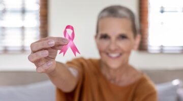 Cáncer de mama posmenopáusico efecto subestimado de la grasa corporal