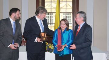 Clínica de Marly recibe la Orden del Congreso, Reconocimiento a más de un siglo de excelencia en salud