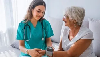 Colombia no puede reformar su sistema de salud sin priorizar la atención domiciliaria