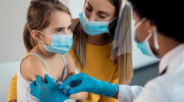 Colombia refuerza la vacunación contra el VPH para acelerar la eliminación del cáncer de cuello uterino antes de 2030