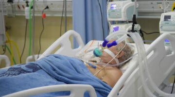 Combinación de fármacos reduciría mortalidad por covid-19 en pacientes graves