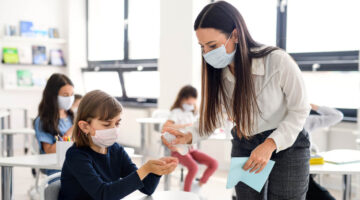 Controlar la transmisión comunitaria, clave para reapertura de las escuelas