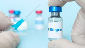 Decisión final Medicare limita la cobertura de Aduhelm de Biogen para el Alzheimer