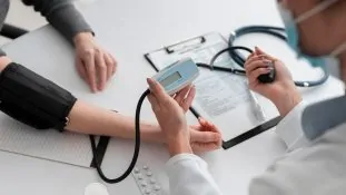 Decreto sin Congreso polémica por intento de implementar modelo de atención en salud por vía administrativa
