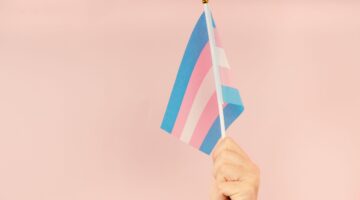 Diferencias entre la UE y la OMS sobre el acceso a la salud de personas trans