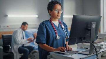 En EE.UU., 3 de 4 médicos son contratados por el sector privado