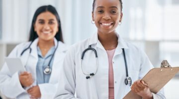 Es crucial invertir en liderazgo femenino para transformar el sector de la salud en el Día Internacional de la Mujer: OPS