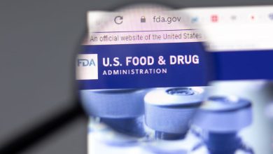 Expertos respaldan vacunas de Moderna y Pfizer para prevenir el covid-19 en bebés