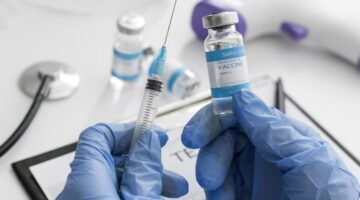 FDA confirma eficacia vacuna de moderna