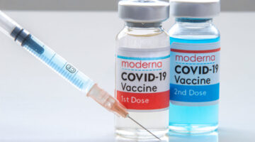 FDA pospone decision uso vacuna Moderna adolescentes