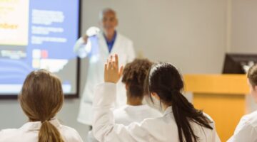 Facultad de Medicina de la Universidad Nacional reconocida dentro de las mejores del mundo
