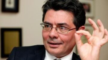 Ratificado  el Ministro de Salud Dr. Alejandro Gaviria