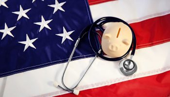 Golpe a la atención primaria suspenden cuatro programas claves en EE.UU.