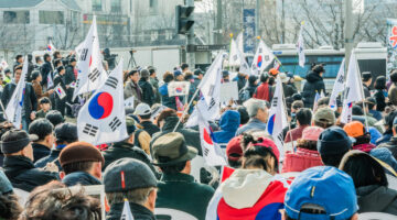 La Asociación Médica de Corea (KMA) ha dejado claro que no cederá en su postura y continuará con la huelga que ha afectado gravemente al sistema de salud de Corea del Sur. Esta medida de protesta se mantendrá hasta que el Gobierno descarte su plan de aumentar en 2.000 plazas al año la cuota para nuevos estudiantes de medicina.