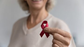 Impacto del VIH en la Menopausia y sus Implicaciones para la Salud de las Mujeres
