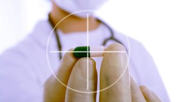 Industria farmacéutica se reducen las adquisiciones y aumentan las ofertas de licencias de medicamentos