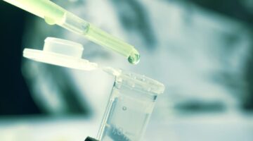 Inmunoterapia contra el cancer revierte la latencia del VIH