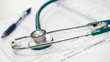 “Insuficiencia de la UPC y deuda en Presupuestos Máximos amenazan  la vida de pacientes con Enfermedades Raras” FECOER 