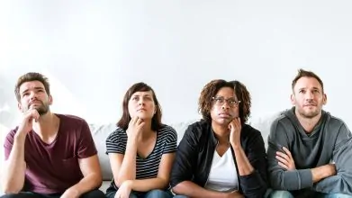 Jóvenes al límite: salud mental, sostenibilidad y desconfianza laboral marcan la agenda de las nuevas generaciones
