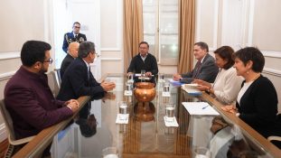 La OPS respalda las reformas de salud del gobierno de Petro en Colombia