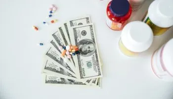 La economía moral del cáncer: por qué la industria farmacéutica tiene el deber de negociar sus precios y otras ideas incómodas