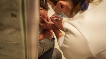 Llamado a la vacunación infantil 100.000 niños sin refuerzo de triple viral en Bogotá