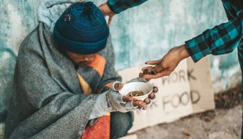 Más deuda, menos salud ¿cuánto cuesta el desarrollo de los países