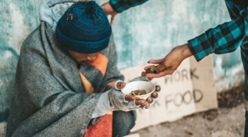 Más deuda, menos salud ¿cuánto cuesta el desarrollo de los países