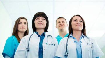 Menos de 6 enfermeros por cada 10.000 habitantes: la crisis silenciosa del cuidado