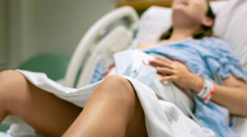 Millones de mujeres padecen problemas de salud de larga duración tras el parto: OMS
