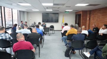 Ministerio de Educación interviene en crisis de salud de docentes de Caldas y exige respuestas