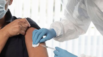 Minsa Perú transfiere S 34 millones a la OPS para adquirir vacunas contra el dengue