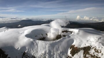 Minsalud establece directrices para el manejo de la emergencia por el volcán Nevado del Ruiz