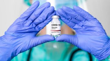 Moderna afirma que su vacuna produce anticuerpos incluso en mayores de 55 años