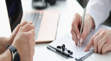 ADRES reporta más de 25 mil reclamaciones en salud en abril: medicamentos y demoras lideran las causas